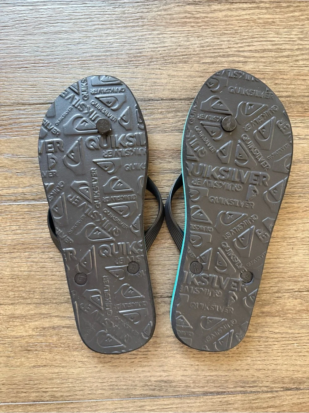 Quiksilver - Men’s Turquoise Bird Print Flip Flops